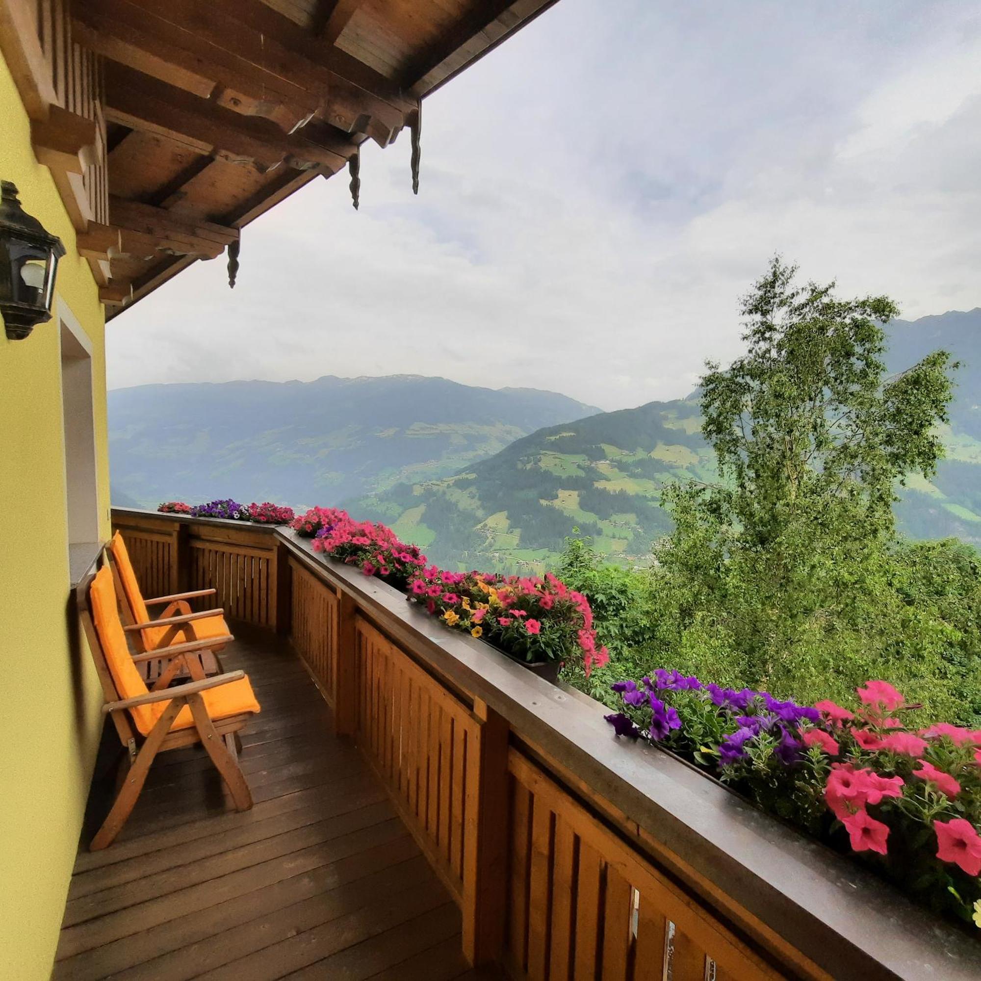 Landhaus Katharina Bis 12 Personen Mit Saunachalet Und Blick Auf Die Bergwelt Des Zillertals Hippach Extérieur photo