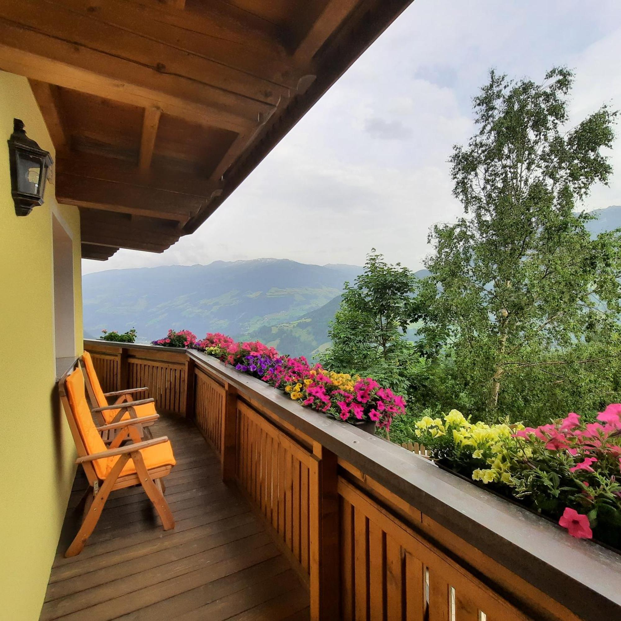 Landhaus Katharina Bis 12 Personen Mit Saunachalet Und Blick Auf Die Bergwelt Des Zillertals Hippach Extérieur photo